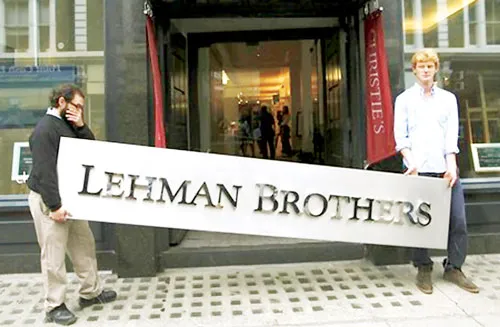 Sự sụp đổ của Lehman Brothers đã châm ngòi cho khủng hoảng tài chính và suy thoái kinh tế toàn cầu năm 2008-2009. Sự sụp đổ của Lehman Brothers đã châm ngòi cho khủng hoảng tài chính và suy thoái kinh tế toàn cầu năm 2008-2009.
